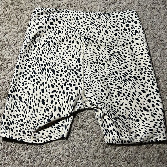 Leopard Print Biker Shorts Size 1X Cream & Black Spandex Shorts NWOT - Picture 3 of 7